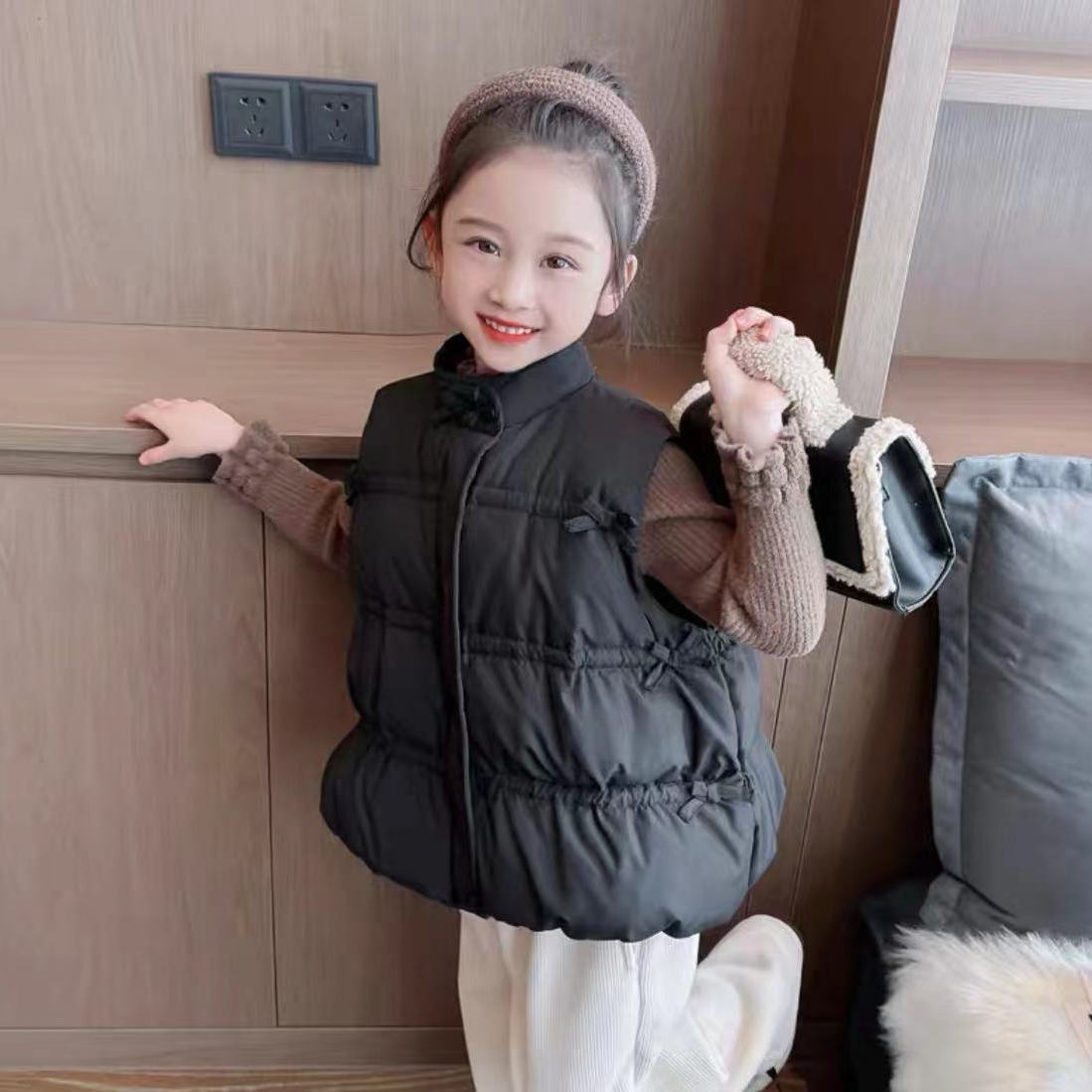Girl's Thickened Winter Vest 2 - огляд і ціна Baby Clothing Designer